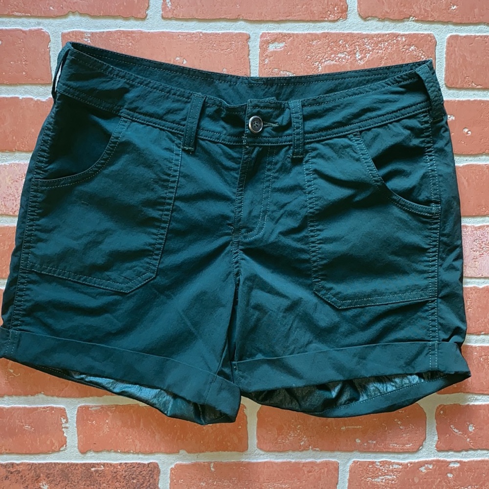 The north face dark green water resistant outdoor shorts